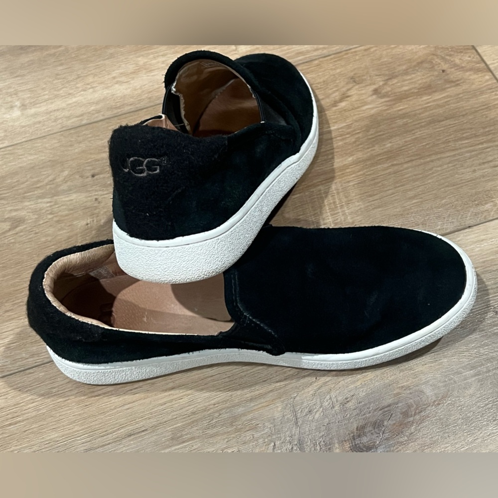 UGG Cahlvan Black Suede Slip-On Sneakers with Sherpa Detail Women’s size 8